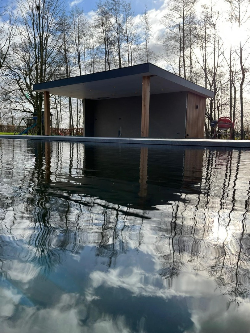 Overkapping aan het water, Buitenwerk